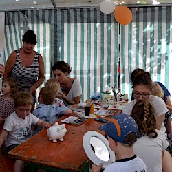 Schminken im Kinderzelt