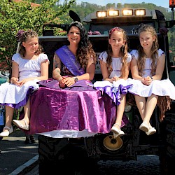 Jasmin mit ihren kleinen Prinzessinnen