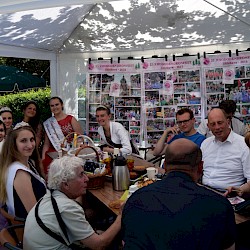 kleine Pause im Schatten für die Hoheiten