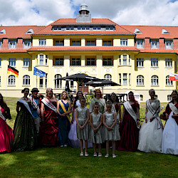 Zahlreiche Gäste und königlicher Glanz zum Rhododendronfest in Sülzhayn