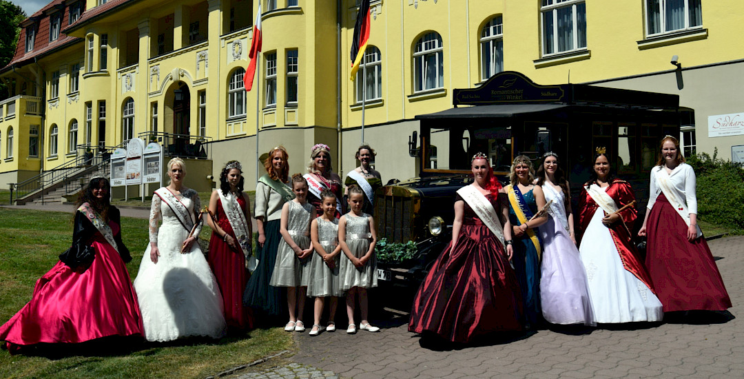 Zahlreiche Gäste und königlicher Glanz zum Rhododendronfest in Sülzhayn