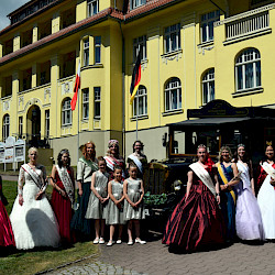 Zahlreiche Gäste und königlicher Glanz zum Rhododendronfest in Sülzhayn