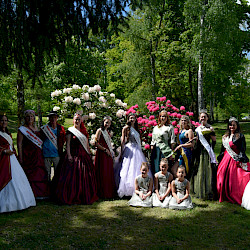 Zahlreiche Gäste und königlicher Glanz zum Rhododendronfest in Sülzhayn