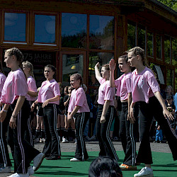 Zahlreiche Gäste und königlicher Glanz zum Rhododendronfest in Sülzhayn