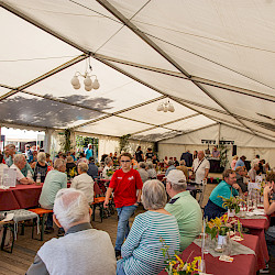 95 Stimmung im Festzelt (Foto: M. Haupt)