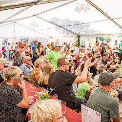 97 Stimmung im Festzelt (Foto: M. Haupt)