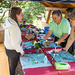 84 Kinderbeschäftigung mit CURATA (Foto: M. Haupt)