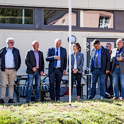 35 Zuschauer an der Sporthalle (Foto: M. Haupt)